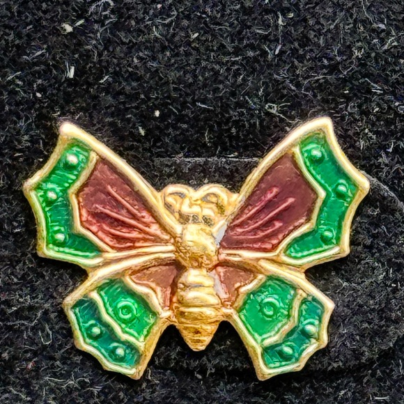 Simply whispers butterfly stud earrings - Picture 3 of 4